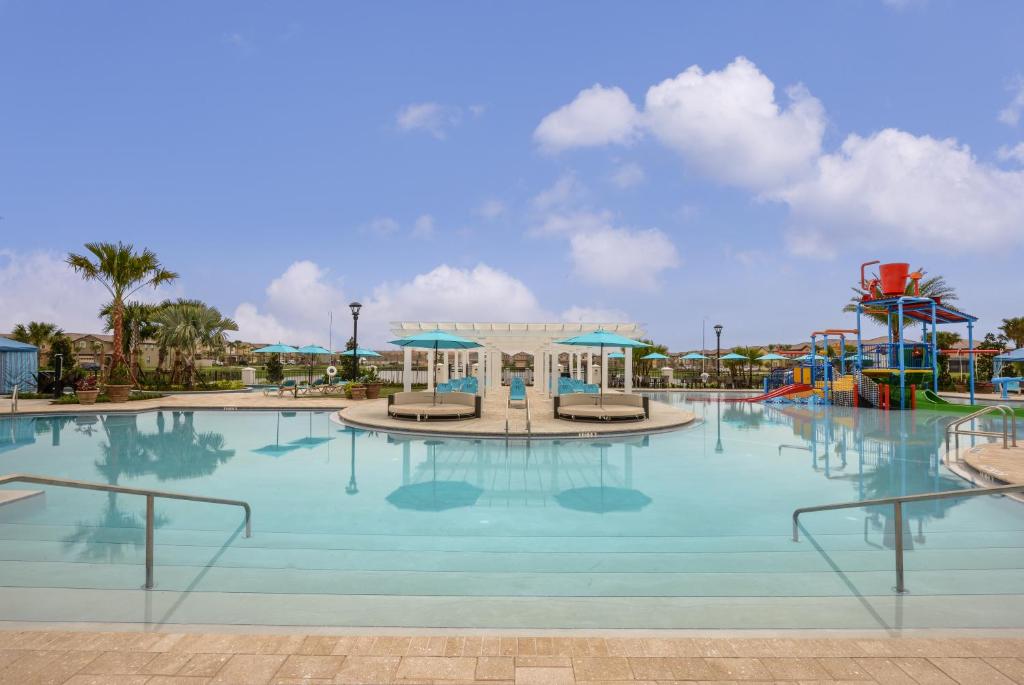 Townhome wPrivate Pool & FREE on-site Water Park photo