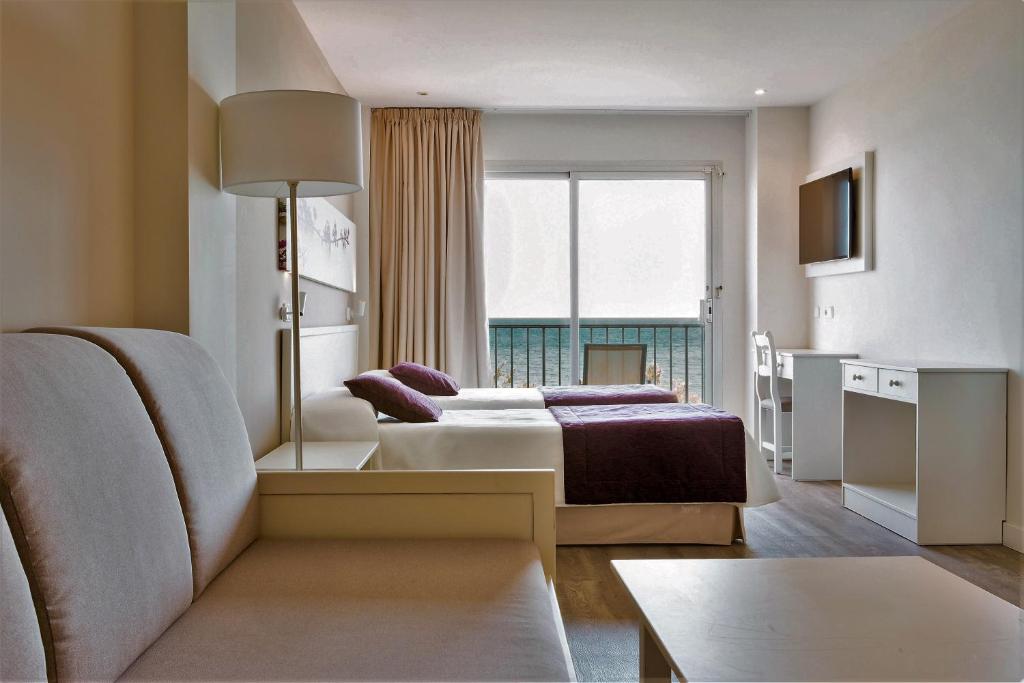 Hotel Brisa Marina — Hotel rooms in S'Illot, Balearic Islands