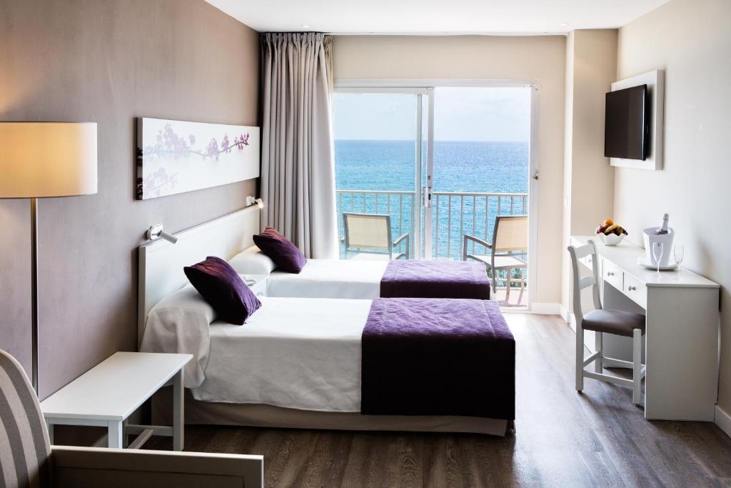 Hotel Brisa Marina — Hotel rooms in S'Illot, Balearic Islands