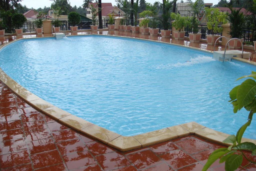 Swimming pool
