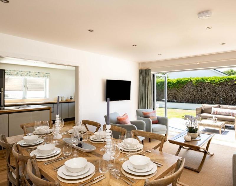 Artemis, Saint Minver