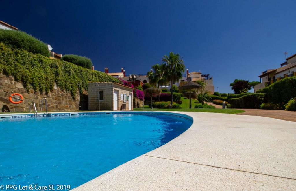 (WAR002) Town House with Garden and Pool Access - 3