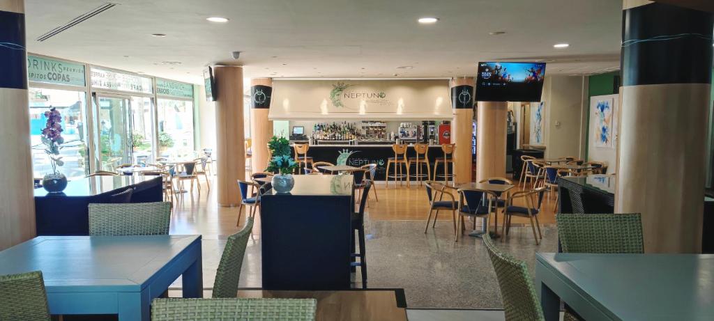 Hotel Neptuno by ON Hotels Group — Restaurant & bars in Roquetas de Mar, Andalusia