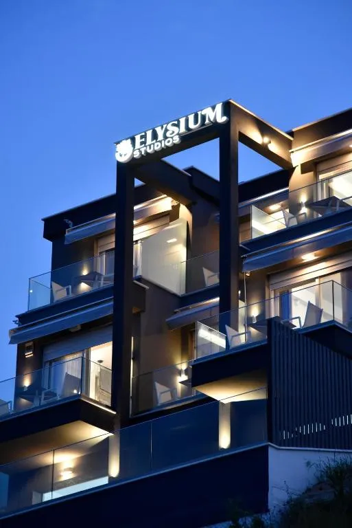 ELYSIUM STUDIOS, hotel in Néa Péramos