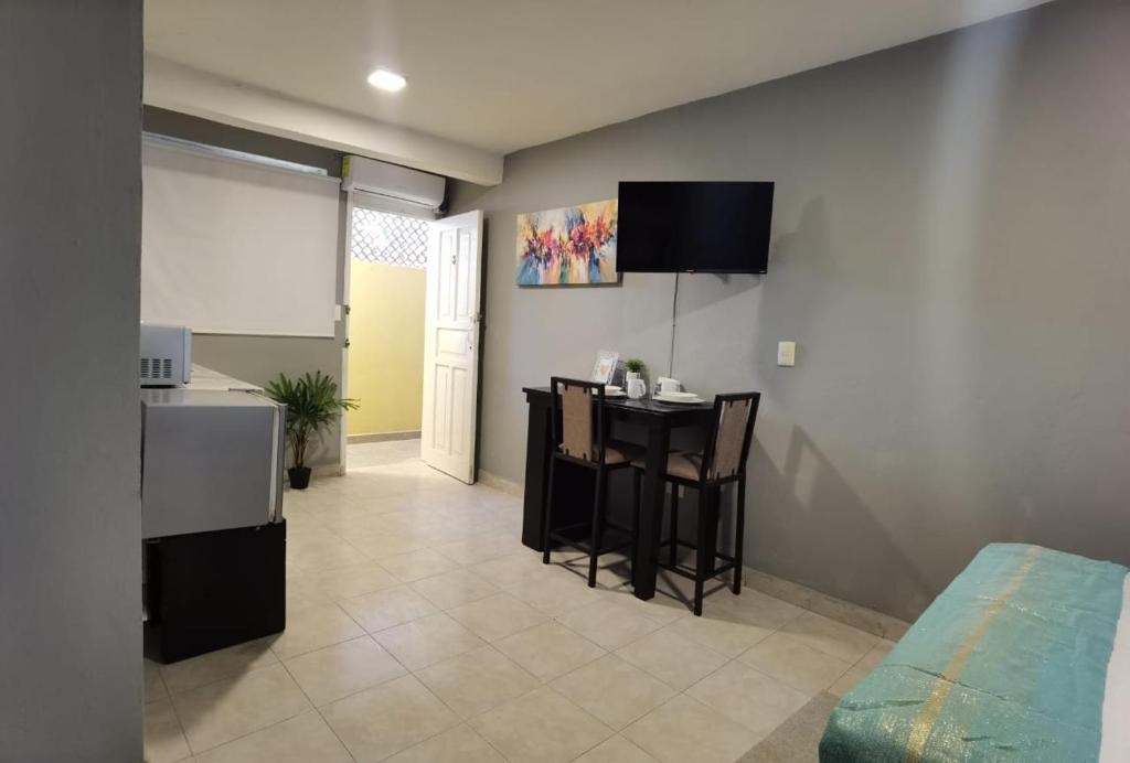 8th Street Suites photo