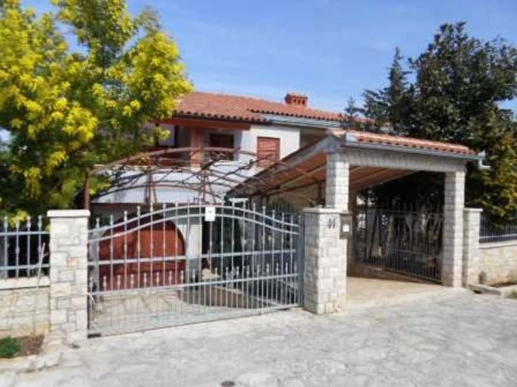 Apartment in Banjole with terrace, air conditioning, WiFi, washing machine 3360-3, Banjole