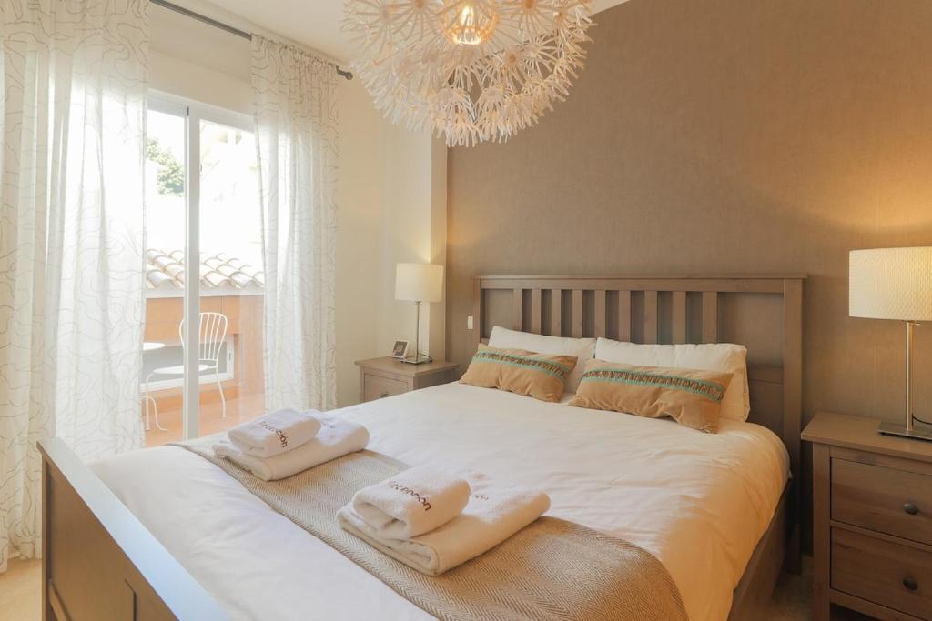 C43 - Family House with Terrace and Shared Pool - 5