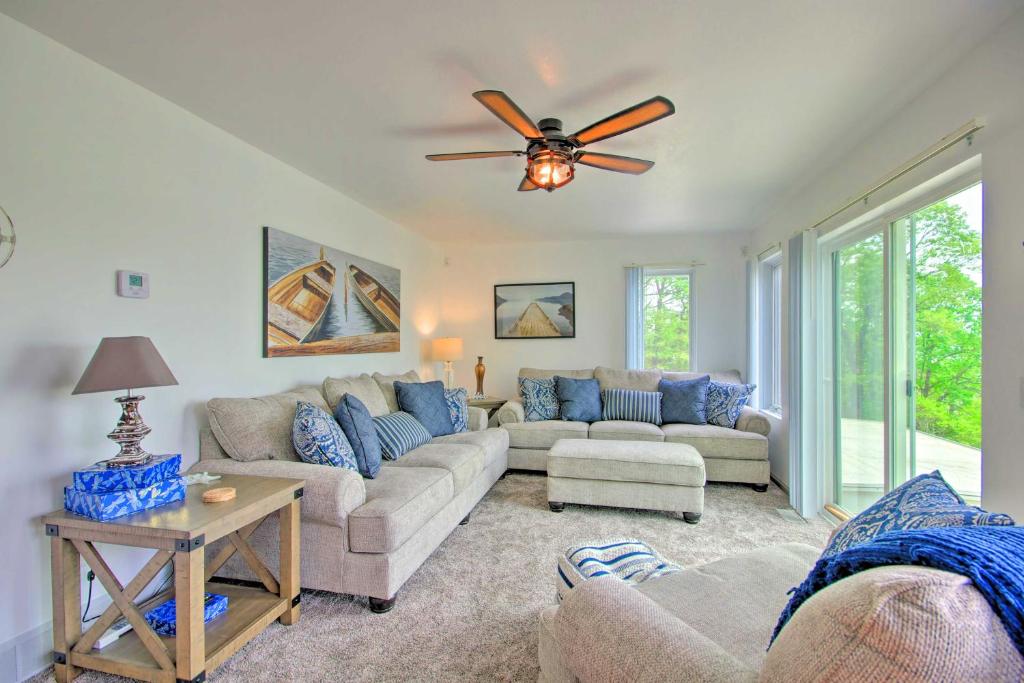 Sunrise Beach Escape on Lake of the Ozarks!, Sunrise Beach