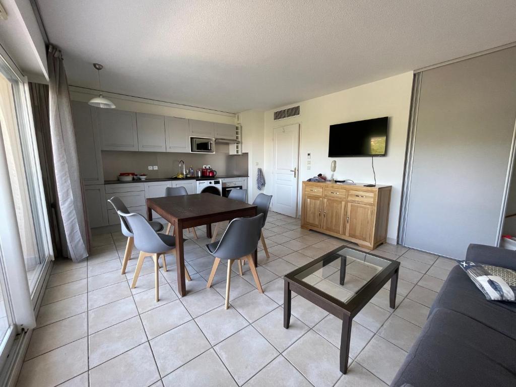 Appartement 321 avec deux chambres - LES SUITES DE ROBINSON - Résidence avec piscine en bord de Siagne, à Mandelieu-La-Napoule - 4