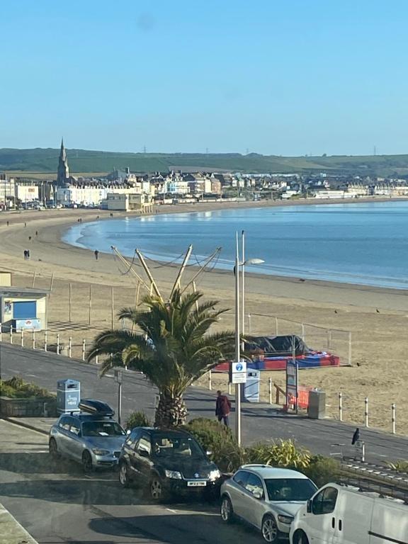 Spacious first floor apartment with gorgeous sea views, Weymouth
