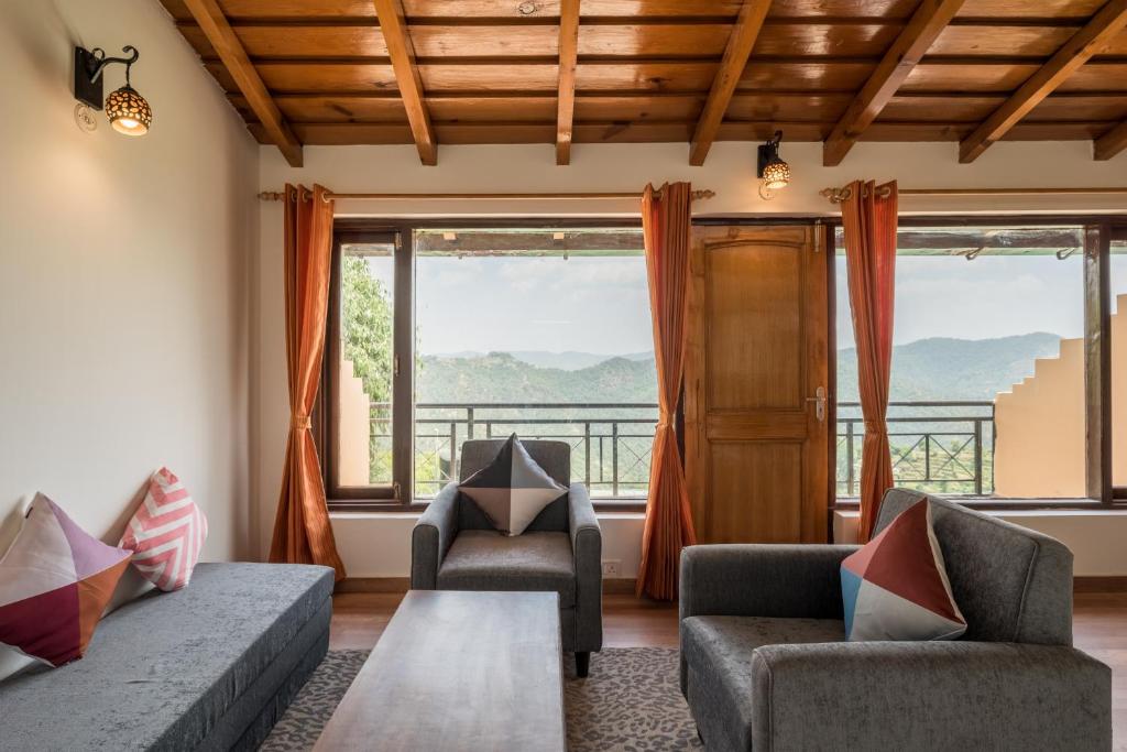 Belle Vue, Studio overlooking the hills w wifi by Roamhome — Hotel in Mukteshwar
