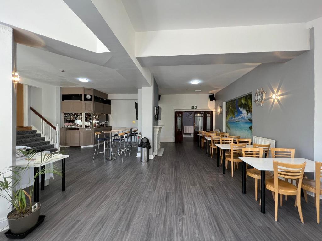 Bar/lounge, Capital One Hotel in Bournemouth