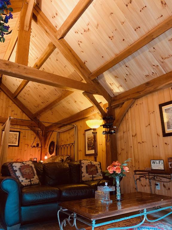 Shadow Mountain Escape Cabin Rentals photo