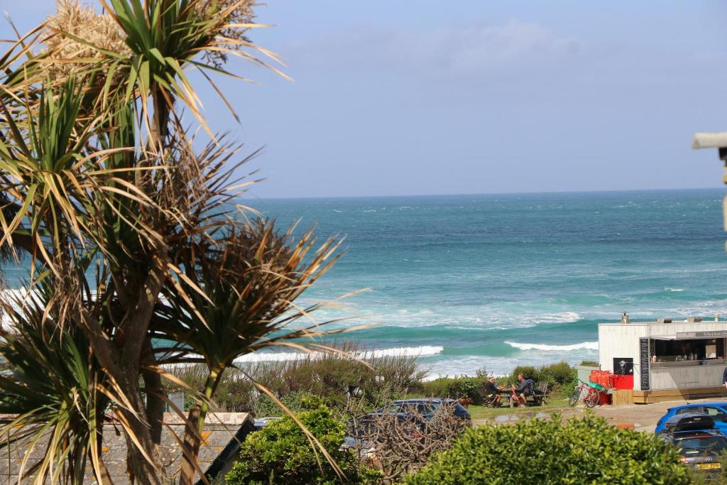 STYLISH, BEACHSIDE apartment, sea views, St Merryn