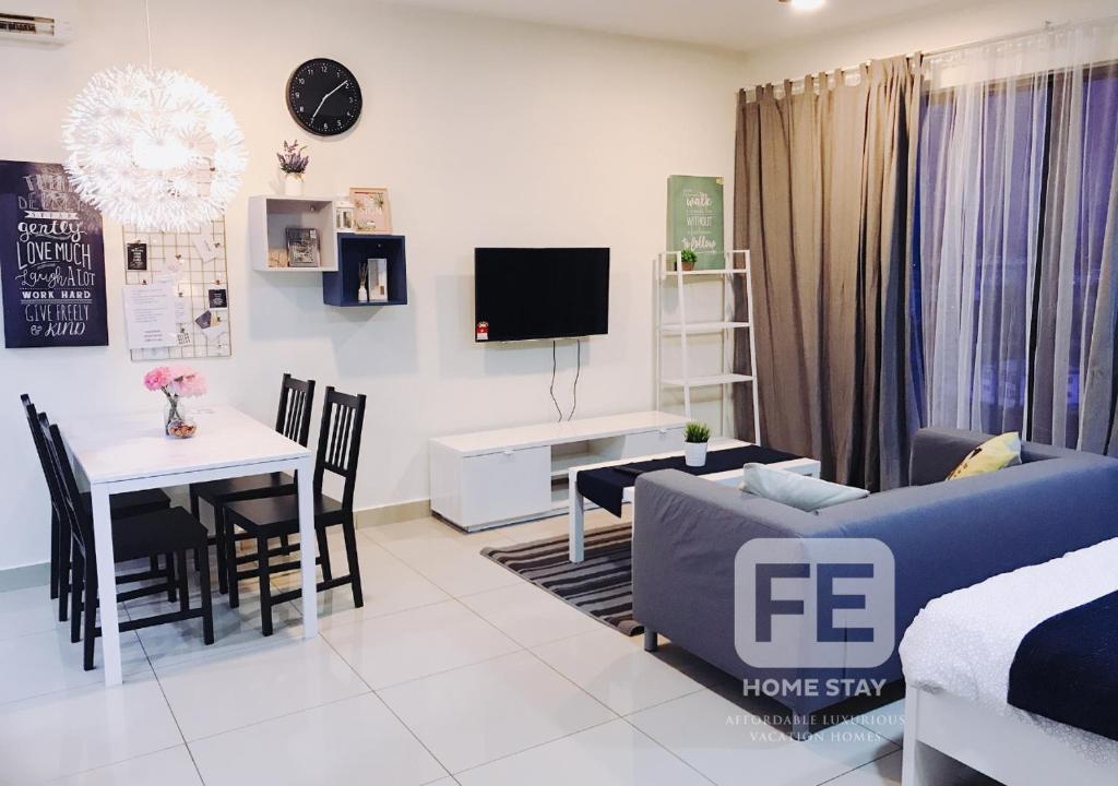 Shared lounge/TV area