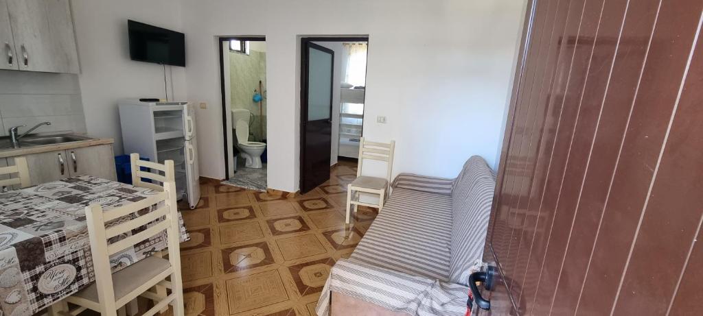 Roan Apartments photo