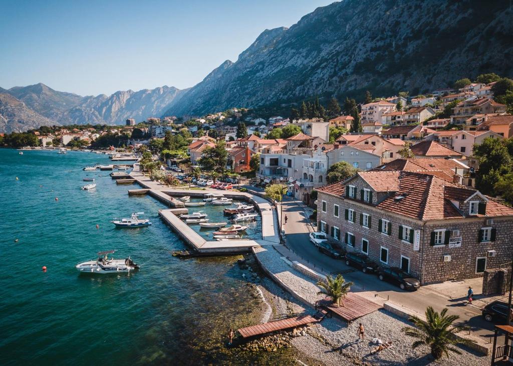 Montenegro Hostel 4U — Hotel in Kotor