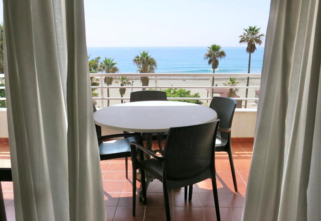 Gorgeous Sea Views and Great Location! - 1