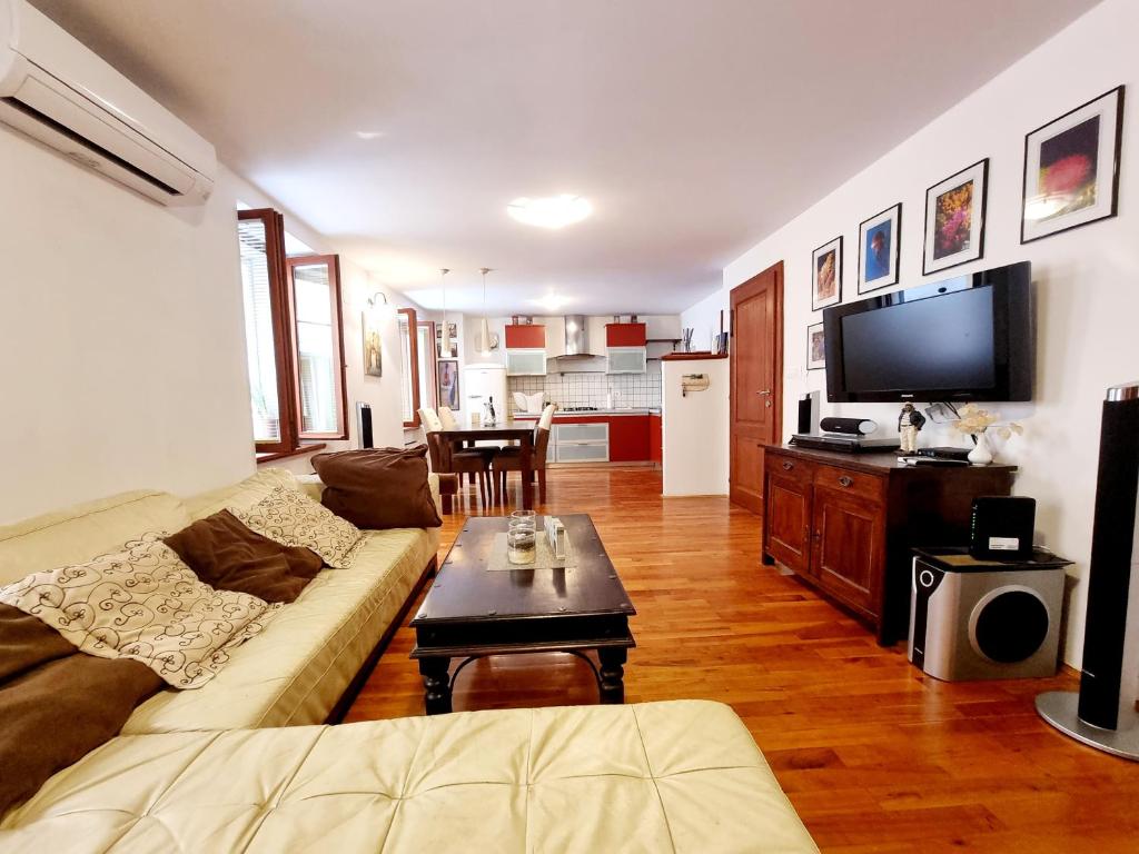 Apartments Lara 2 - with more affordable parking, Piran