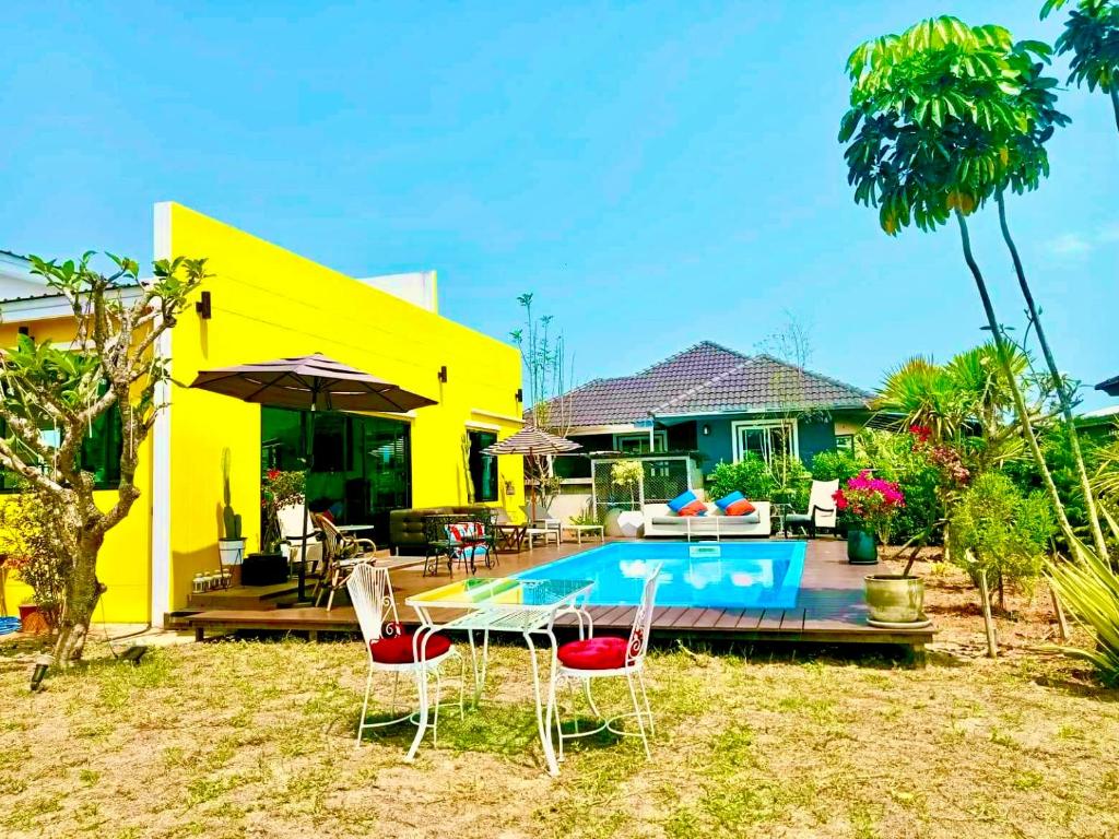 Colorful Pool Villa, Chiang Rai, Thailand photo