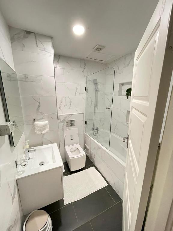 Embassy Gardens Deluxe photo