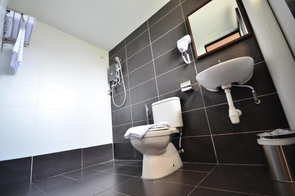 Malacca 906 Riverside Hotel Additional