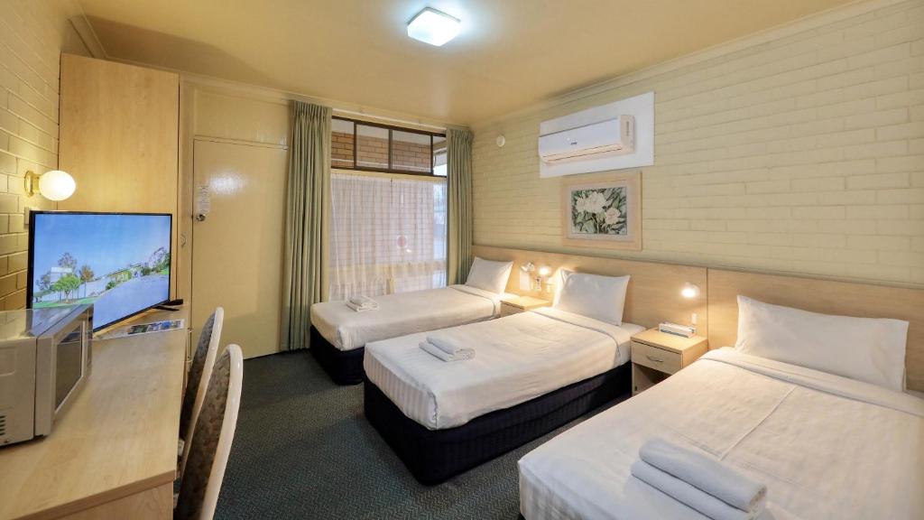 Junee Motor Inn photo