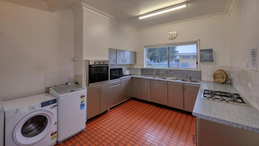 Junee Motor Inn — Hotel in Junee (NSW)