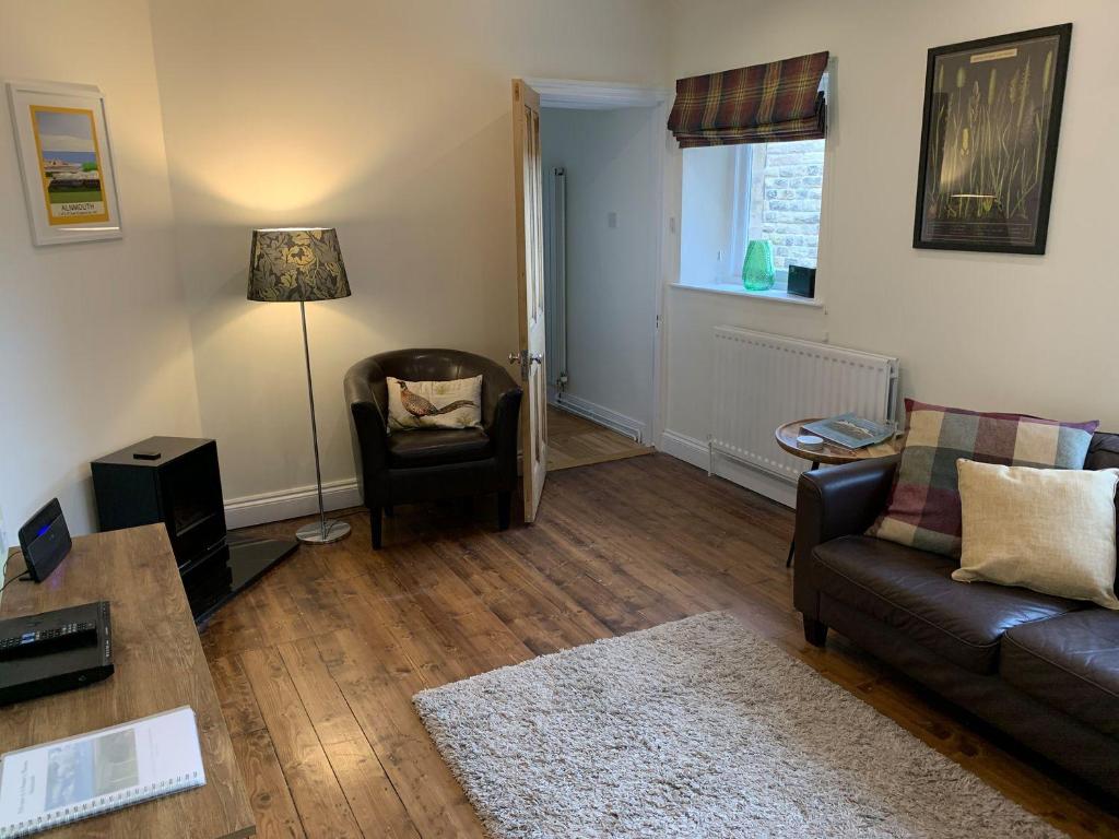 A Stone's Throw, Alnwick