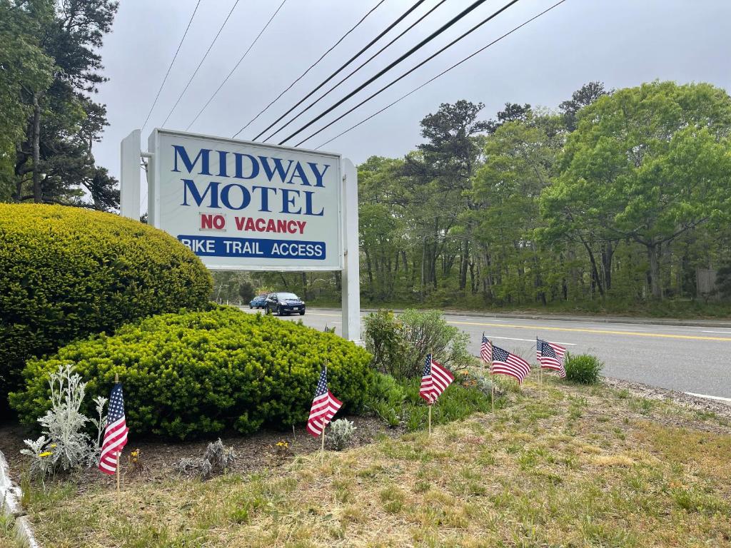 Midway Motel &amp; Cottages — Hotel in Eastham (MA)