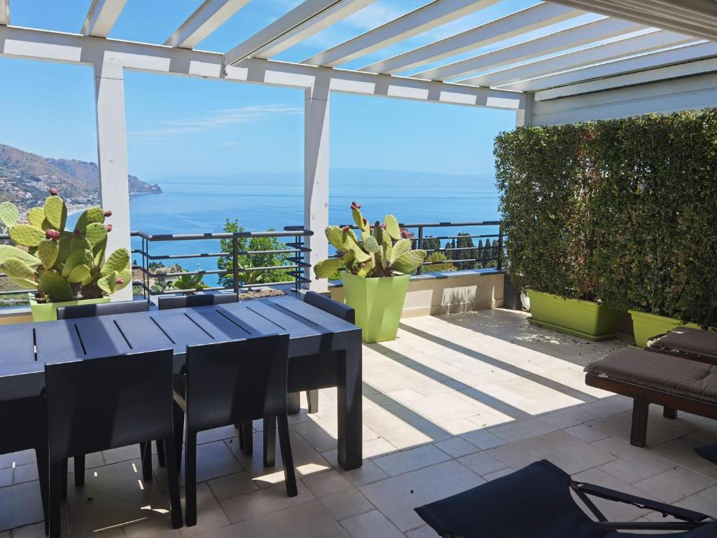 Taormina Romantic Apartment by Taormina Holidays - 2