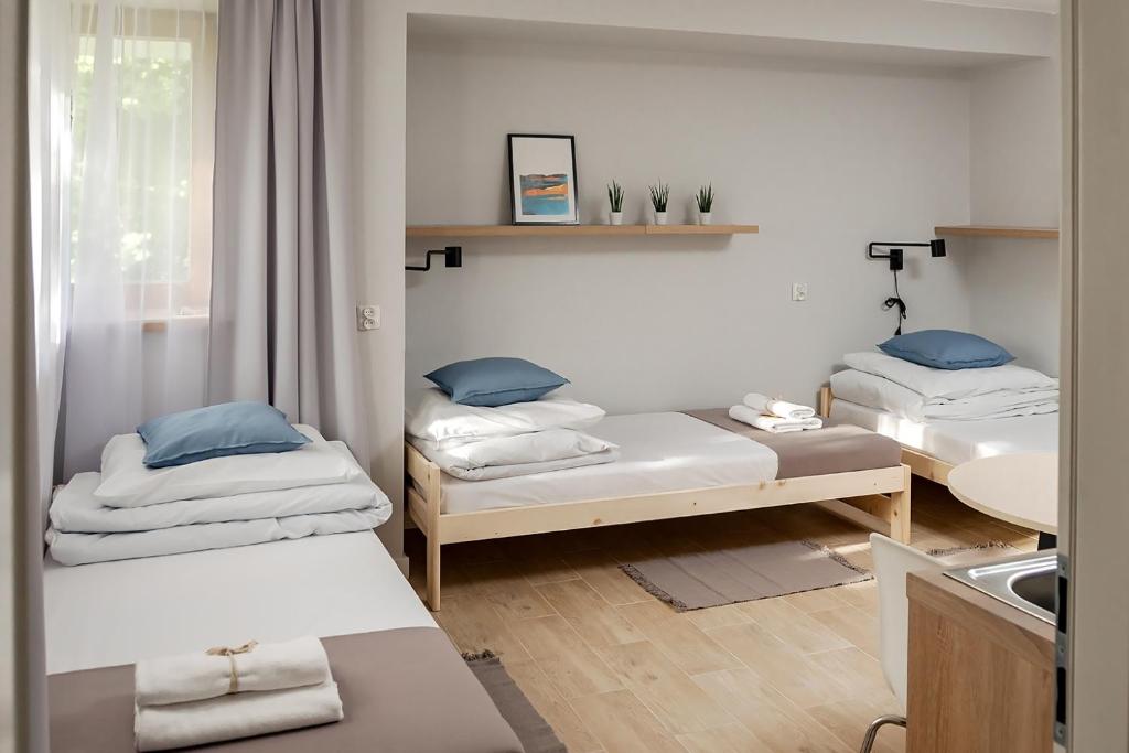 Apart Hostel S8 — Hotel in Stare Babice