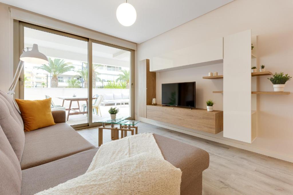 Luxury Green Hills Apartment - 4