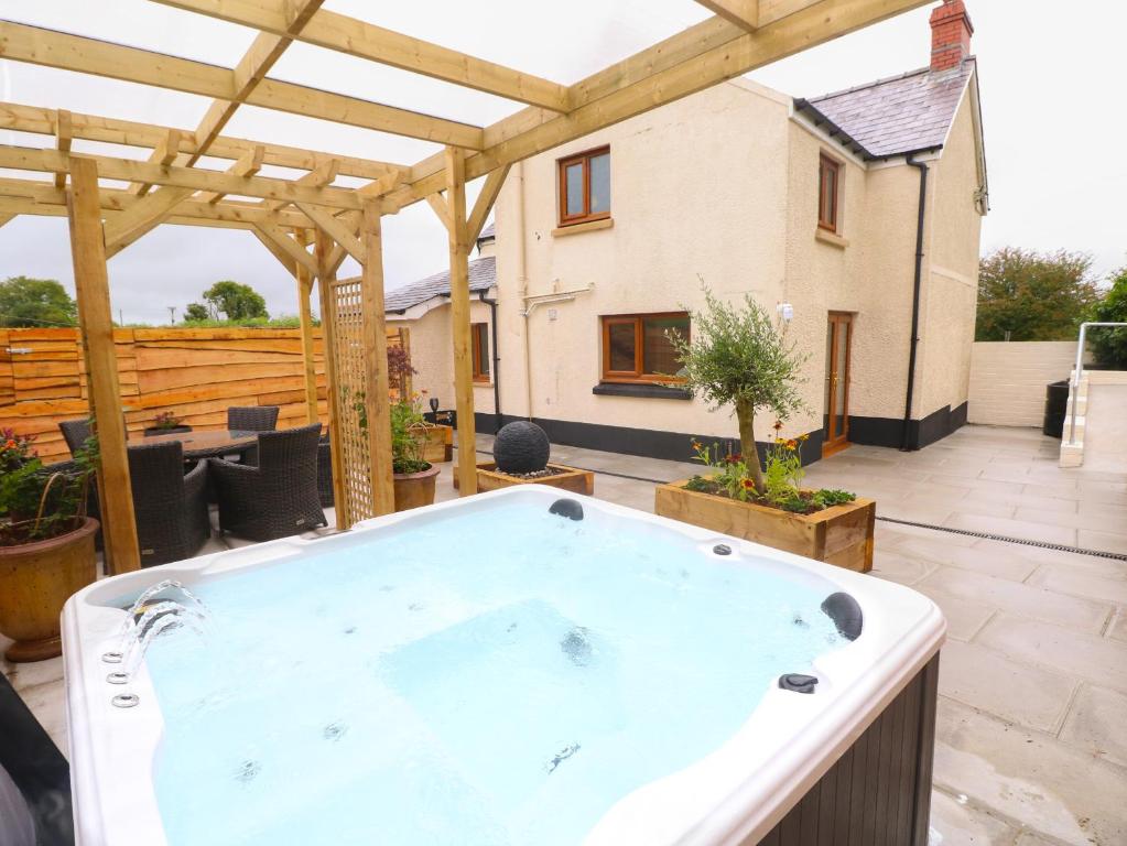 Brynawel, Carmarthen