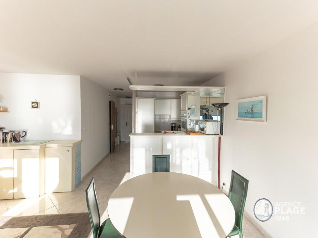 Appartement T2 face plage avec garage aux Sables-d'Olonne - FR-1-197-213 - 5