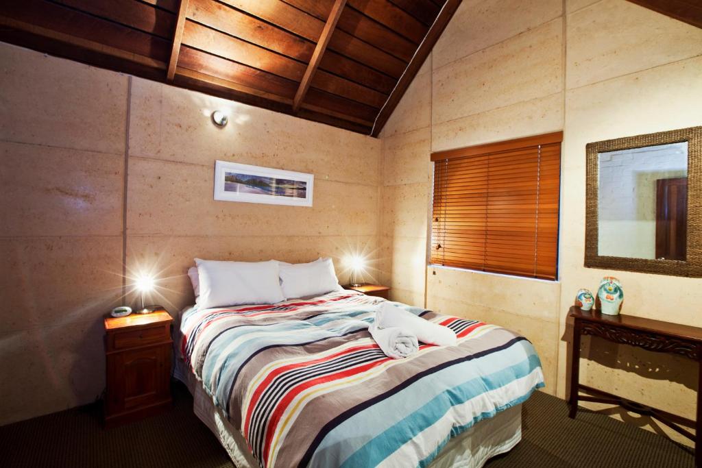 Whalers Cove Villas photo