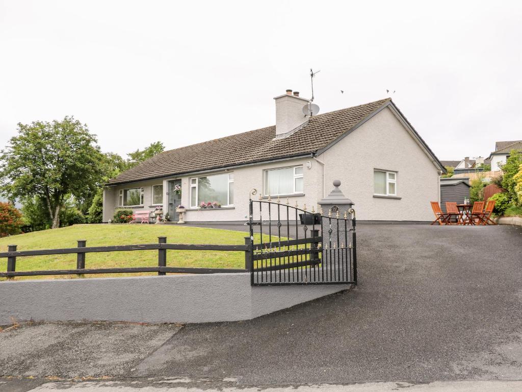 27 Pinewood Hill, Newry