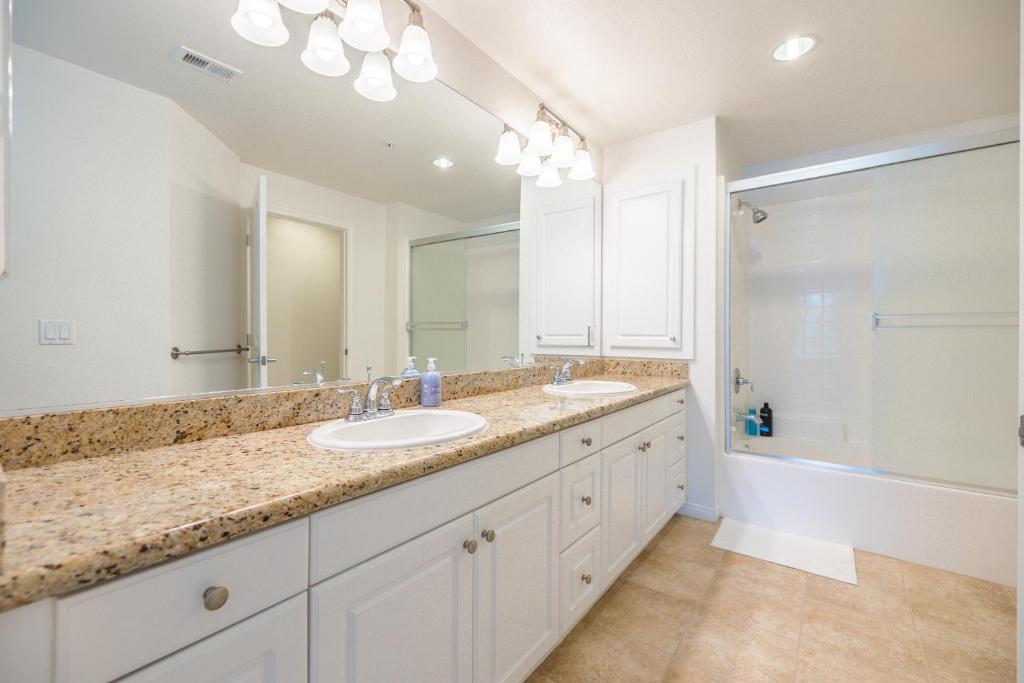 Irvine Spectrum 2 bedrooms/2 Bathrooms/Kitchen/pool/Apartment photo