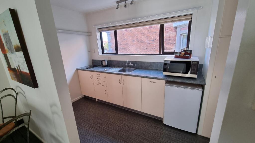 ASURE 755 Regal Court Motel