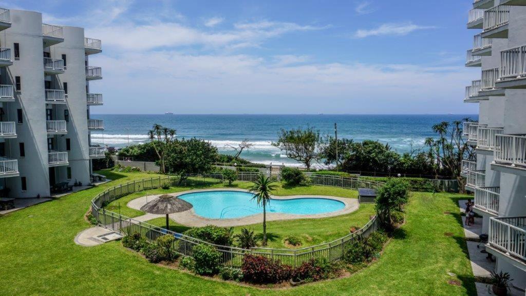 11 Umdloti Cabanas Triplex — Hotel in Durban