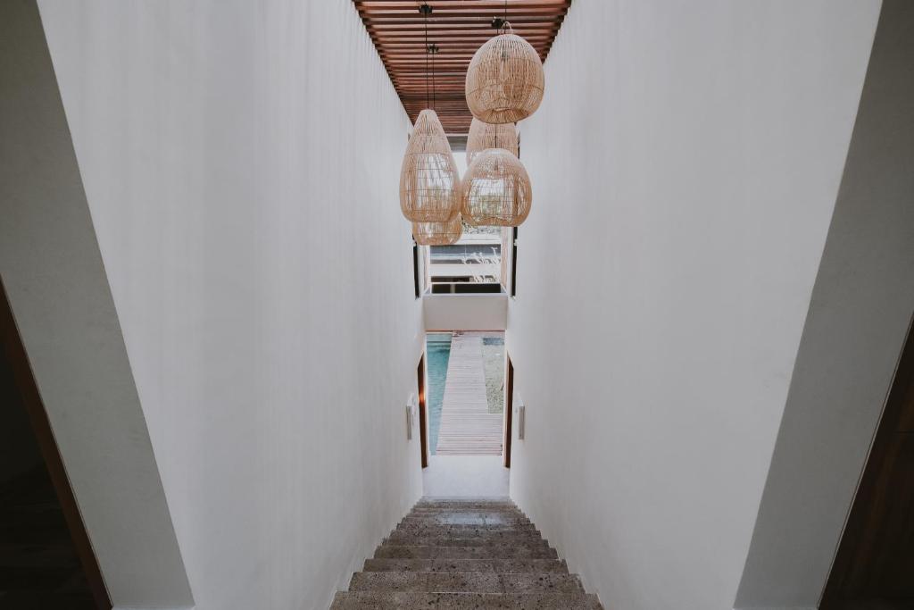 NEW 4 BR 5 MIN WALK TO BERAWA BEACH ENCLOSED LIVNG photo