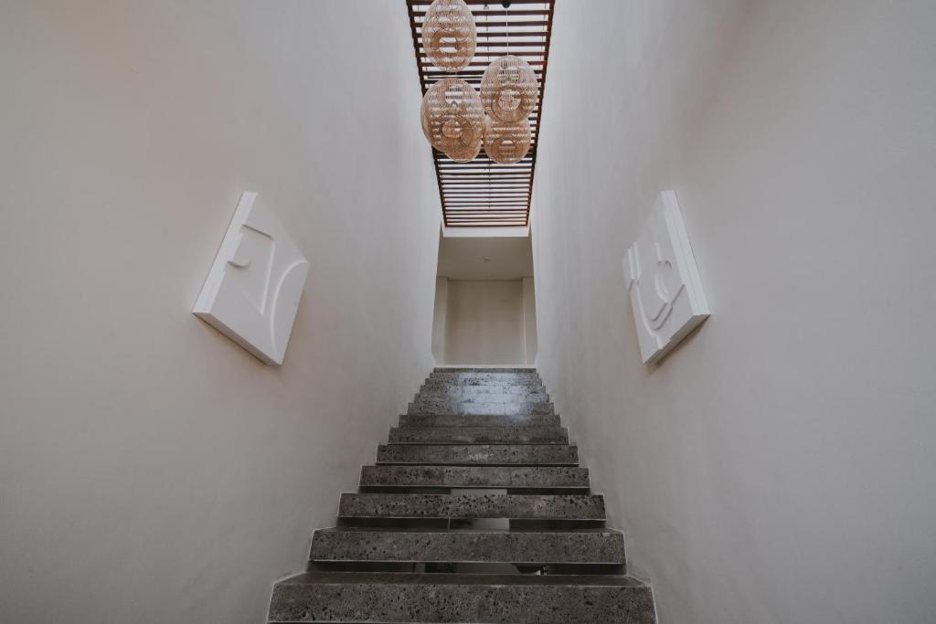 NEW 4 BR 5 MIN WALK TO BERAWA BEACH ENCLOSED LIVNG photo