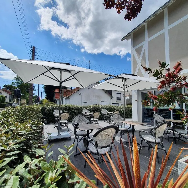 Logis Hotel La Closerie，位于拉波勒的酒店