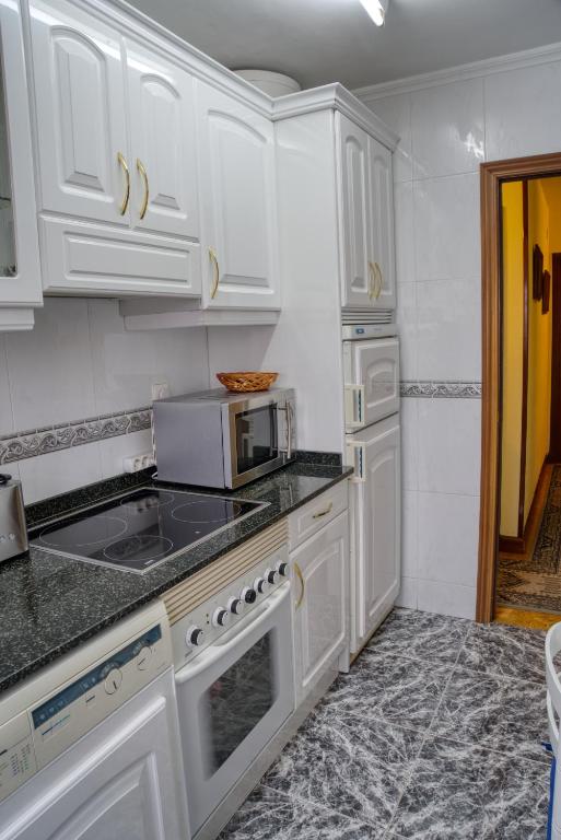 Apartamento Muy Amplio, con WiFi y a 12 Minutos del Centro - 3
