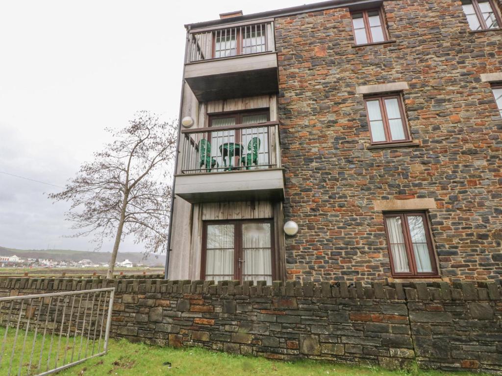2 Chandlers Yard, Burry Port