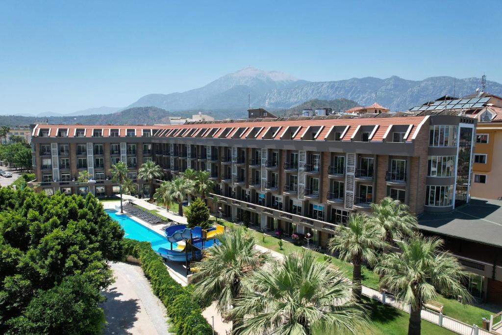 Camyuva Beach Hotel — Hotel in Kemer