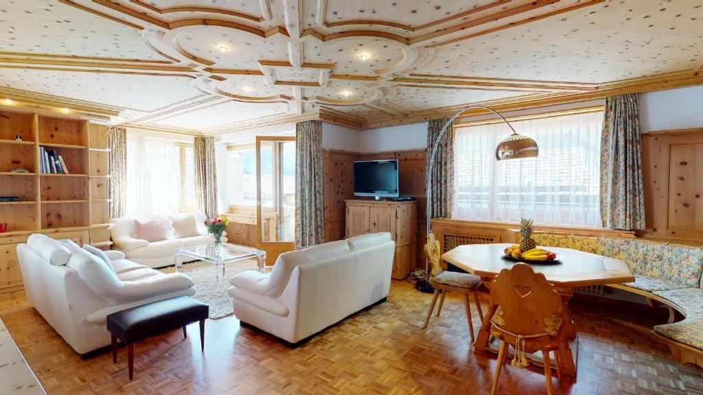 Paravicini 1, Svatý Mořic