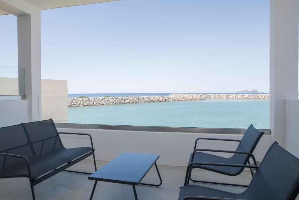 Isalos Sea View Studios, Kókkinos Pírgos