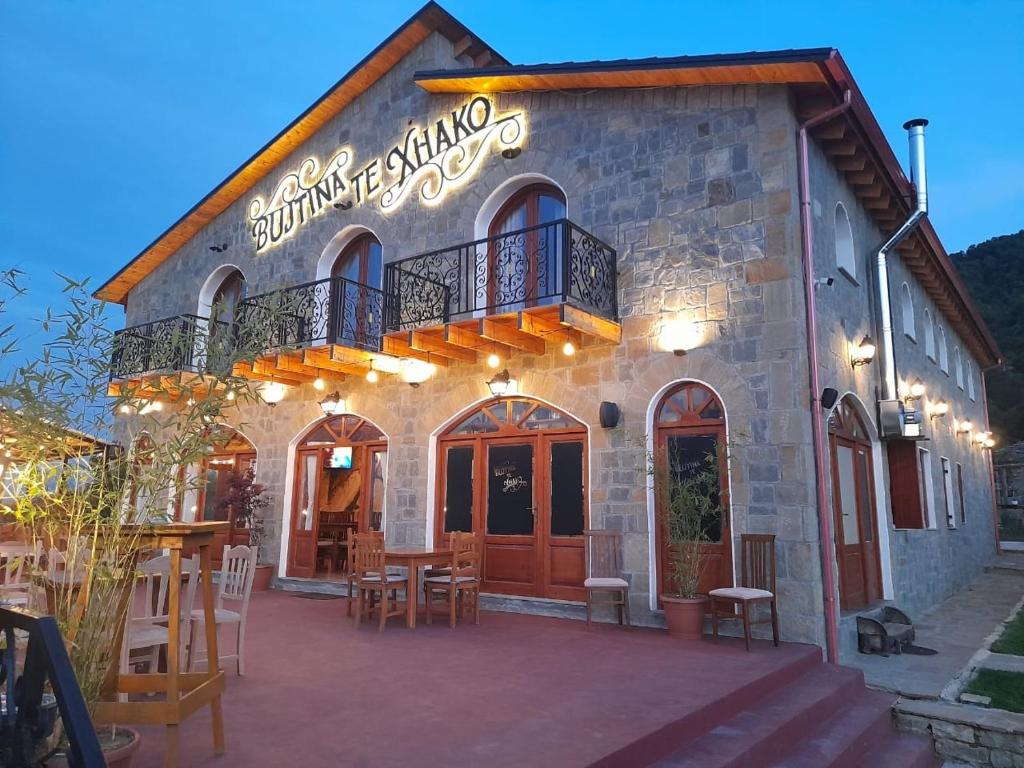 Bujtina Te Xhako — Hotel in Voskopoje
