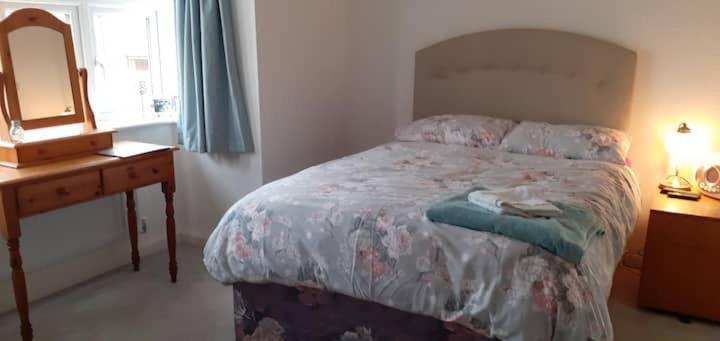 Beautiful En-suite room with stairs, Wokingham